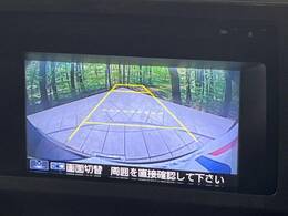 【バックカメラ】駐車時に後方がリアルタイム映像で確認できます。大型商業施設や立体駐車場での駐車時や、夜間のバック時に大活躍！運転スキルに関わらず、今や必須となった装備のひとつです！