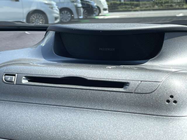 こちら運転席周りの操作部分の写真になります。各部しっかり動作の確認をしておりますので、ご安心だくさい。また、第三者機関の鑑 定書もありますので、そちらも併せて、ご確認いただければ幸いです！