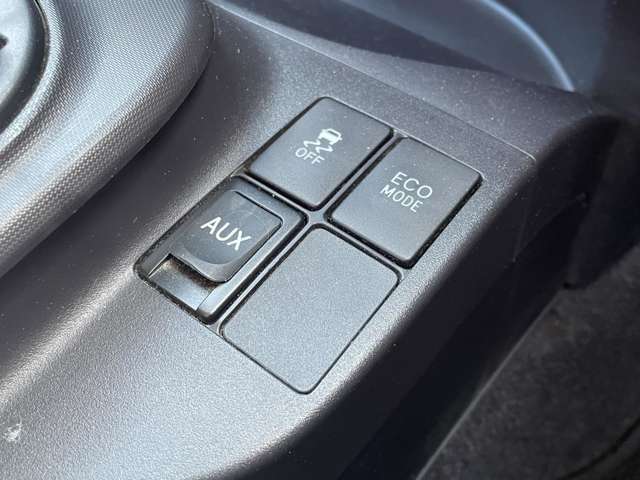 こちら運転席周りの操作部分の写真になります。各部しっかり動作の確認をしておりますので、ご安心だくさい。また、第三者機関の鑑 定書もありますので、そちらも併せて、ご確認いただければ幸いです！