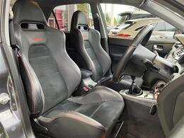 地域密着型店舗として直接買い取りをすることで前オーナーさまの情報はもちろん、想いも一緒に受け取り、プロの目線でしっかりと点検整備をして次のオーナーさまへ届けさせていただいております。