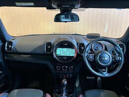 全体を俯瞰してみるとよく分かる、細部までこだわったデザインです！ドライバーの運転姿勢にもこだわっていることがよく分かります！