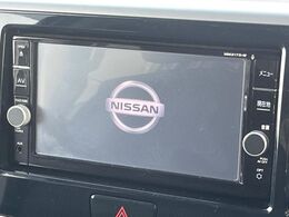 【純正ナビ】人気の純正ナビを装備。オーディオ機能も充実しており、Bluetooth接続すればお持ちのスマホやMP3プレイヤーの音楽を再生可能！毎日の運転がさらに楽しくなります！！
