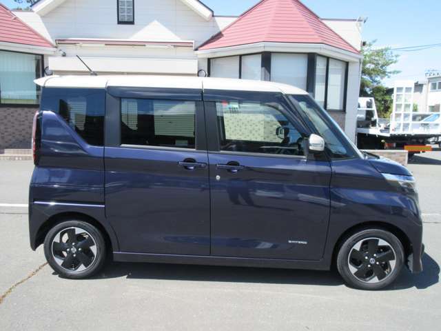【衝突被害軽減ブレーキ】よそ見運転の追突事故が増えています！もしぶつかりそうになったら自動でブレーキをかけてくれるので、事故のリスクを減らすことができます。