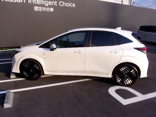 納車前には当社整備工場にて、日産整備士が、車検整備を実施。安心してお乗り頂けますようお渡しさせていただきます。