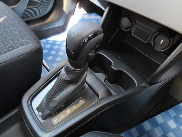 【フロアシフト】インパネシフトが多いコンパクトカーですが、フロア式を使い慣れた方も多いと思います♪