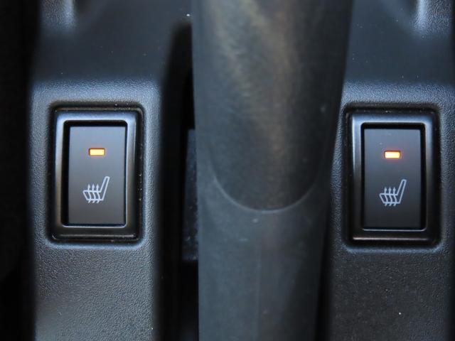 【フロント両席シートヒーター】冬場に重宝します♪車のエアコンではエンジンが暖まるまで暖かい風は出ませんが、電気でシートの中の熱線を暖めるので、エアコンより早く暖まります！