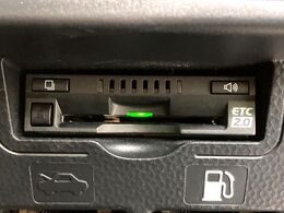 【ETC】高速道路の料金所をストレスなく通過！話題のスポットやサービスエリアに多い「スマートIC」利用時は必須のアイテムです。当店でセットアップを実施、ご納車当日からすぐにご利用いただけます！