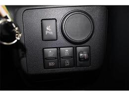 パーキングセンサー付で、車庫入れも駐車もラクラクです。