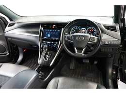 60系トヨタのハリアー、後期モデルが入荷しました。レギュラーで走行するお車です。車両重量1580kg・JC08モード燃費は16.0km/L・直列4気筒エンジン・151馬力のお車です（※カタログ参照）。