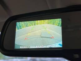 【バックカメラ】駐車時に後方がリアルタイム映像で確認できます。大型商業施設や立体駐車場での駐車時や、夜間のバック時に大活躍！運転スキルに関わらず、今や必須となった装備のひとつです！