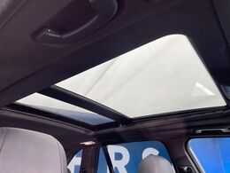 ●サンルーフ：開放感たっぷりの希少装備、サンルーフが装着されています！車内に明かりを取り入れたり景色を楽しむ以外にも、車内の空気も簡単に換気できて快適です！