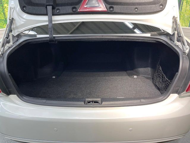 普段のお買い物や通勤、送迎等に十分な荷室スペースを確保しております。