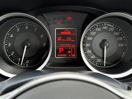 【スピードメーター】『スピードメーター』の画像になります。メーターがシンプルで見やすく運転しやすいですね！