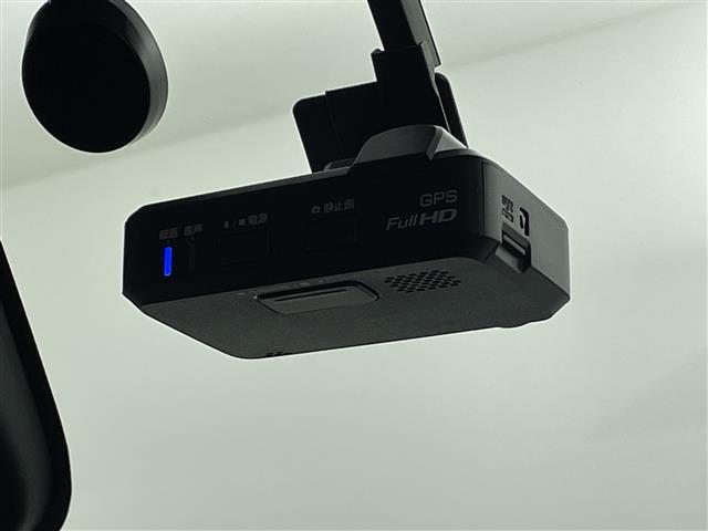 【ドライブレコーダー】映像・音声などの運転中の記録を残します。事故などを起こした起こされた時の証拠になりえますので、もしも時でも安心ですね。