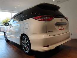 営業時間：9：30～18：30　定休日：月曜日及び火曜日です。