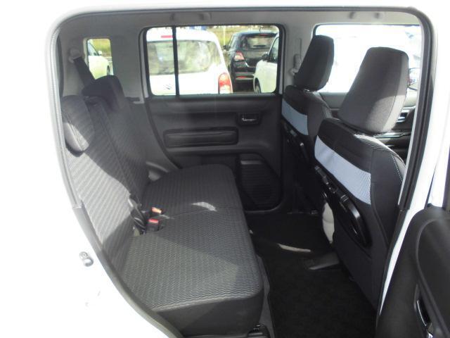 後席も広い！！