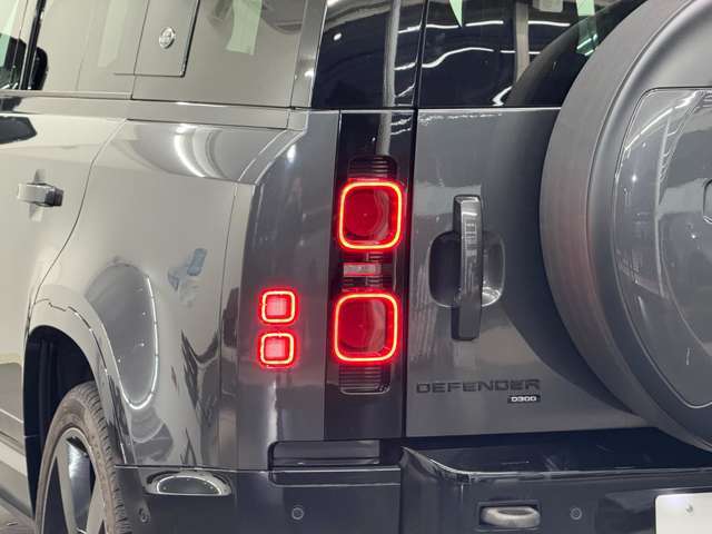 プレミアムLEDヘッドライト/テールライトが限定車ならではの精悍なエクステリアを演出！！