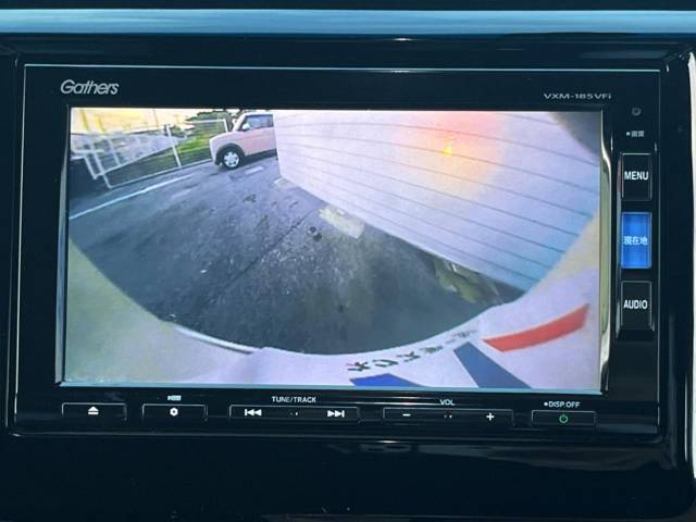 【バックカメラ】駐車時に後方がリアルタイム映像で確認できます。大型商業施設や立体駐車場での駐車時や、夜間のバック時に大活躍！運転スキルに関わらず、今や必須となった装備のひとつです！