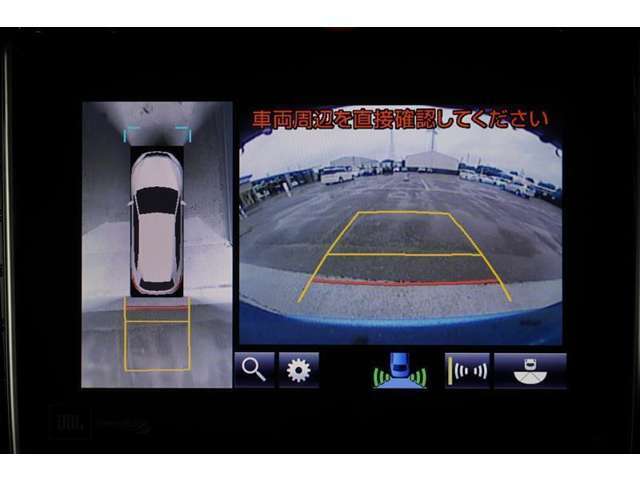 【パノラミックビューモニター】　後退時に車両の後ろ側を表示するだけでなく、上から見たような映像で車庫入れなどバックする際に安心です。