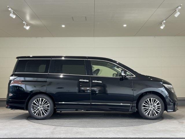 届出済未使用車とは、登録済みでなおかつ使用していない車のことを指します！ナンバー登録はしてあるものの、実際には使用されず保管しているケースが多く、必要最低限の走行しかしていないお車です♪
