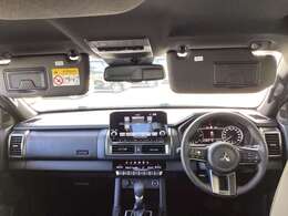 スポーティーでありながら高級感のあるダッシュボード！！