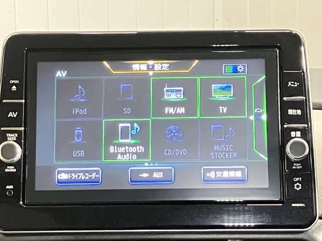 日産純正SDナビ（MM321D-L）です。クリアな画質を楽しんでいただけるフルセグ地デジTVなど、書ききれないほどの機能が満載です。