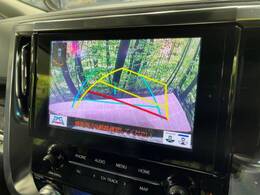 【バックカメラ】駐車時に後方がリアルタイム映像で確認できます。大型商業施設や立体駐車場での駐車時や、夜間のバック時に大活躍！運転スキルに関わらず、今や必須となった装備のひとつです！