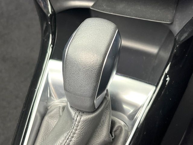 ●MTモード付きAT：通常は自動でおこなわれる変速（ギアチェンジ）をドライバーの操作によって意図的に変えられるシステムです。より一層普段のドライブをお楽しみいただけます！