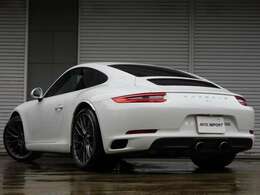 洗練された後期型！！　3L水平対向6気筒ツインターボエンジン搭載！！