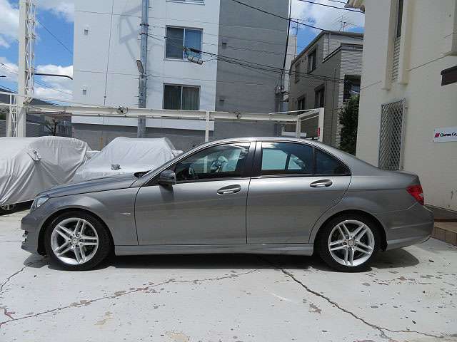 60周年記念車特別装備：AMGスポーツパッケージ仕様：アバンギャルドデザインフロントグリル、パラメーターステアリング
