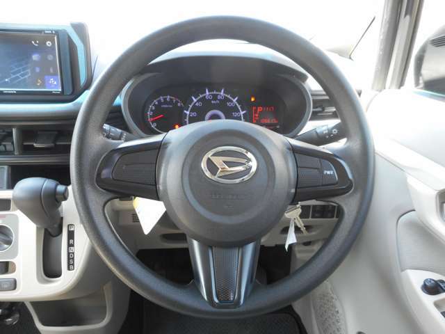 ステアリングポジションは、上下の調整により快適な運転環境に設定できます。
