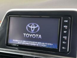 【純正SDナビ】ナビゲーション機能はもちろん、多彩なメディアをお使いいただけます。フルセグTV、ミュージックサーバー、Bluetooth接続、CD・DVD再生も可能！