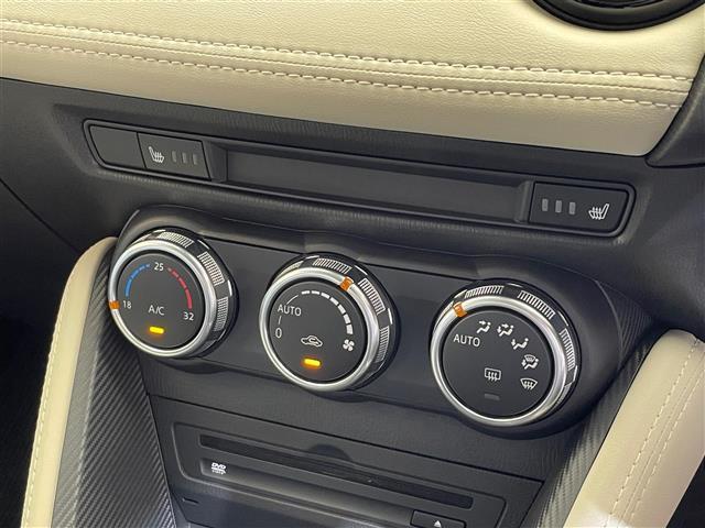 【オートエアコン】車内温度を感知して自動で温度調整をしてくれるのでいつでも快適な車内空間を創り上げます！