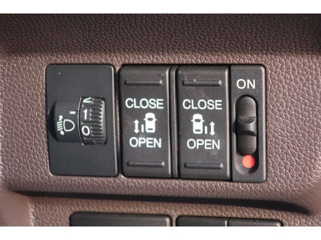 Hondaスマートキーとボタン一つでらくらく開閉♪両側電動スライドドア付き