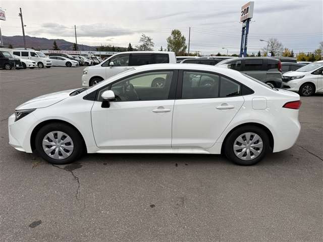 主な装備は、トヨタセーフティセンス、カーナビ、バックモニター、ETC、ワンオーナー車、寒冷地仕様となっております。