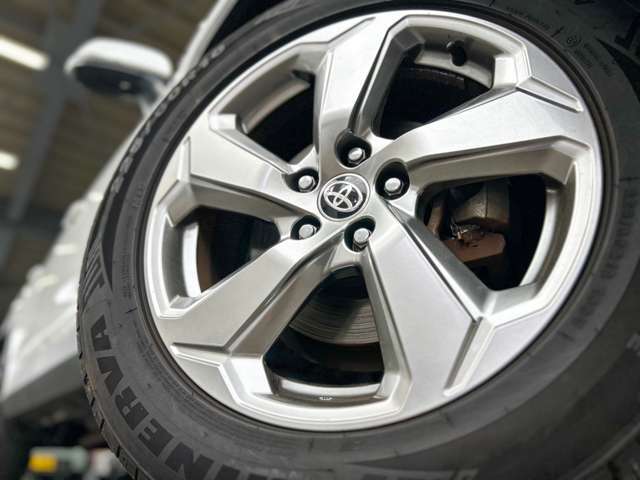 弊社ではインターネットでの遠方販売に自信があります。店頭でのご納車であれば、お車を持込まずに名義変更等のお手続きが出来ますので、ご近所の販売会社で購入する場合とあまり変わらぬ諸経費にてご購入可能です♪