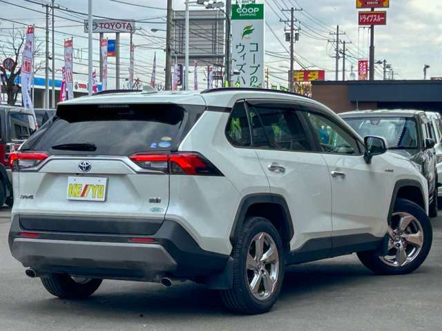 一部車両を除き他店在庫の取寄せ陸送費は無料にて対応中！　品質にこだわった車両仕入れ！低走行の高品質車だけを仕入れております。ボディの綺麗さはもちろん降雪地域特有の下廻りのサビなども少ない車両をご案内！