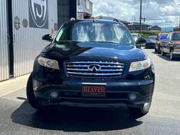 どことなくイタリアのメーカーのSUVに似ています。