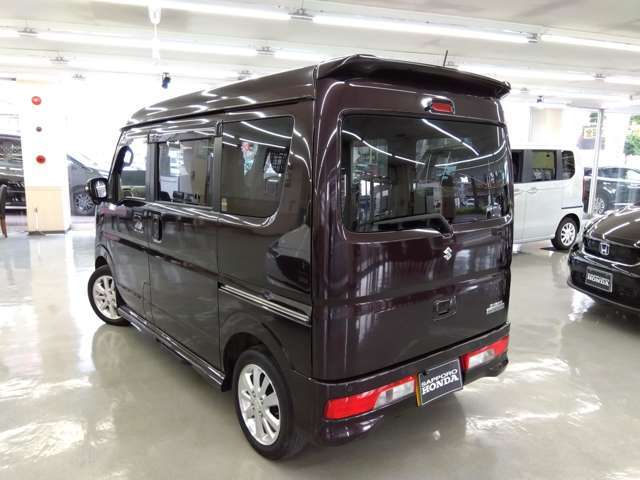 ■札幌ホンダ南郷店の明るいショールーム内でゆっくりお車をご覧いただけます！事前にご連絡頂けますとスムーズにご案内できます