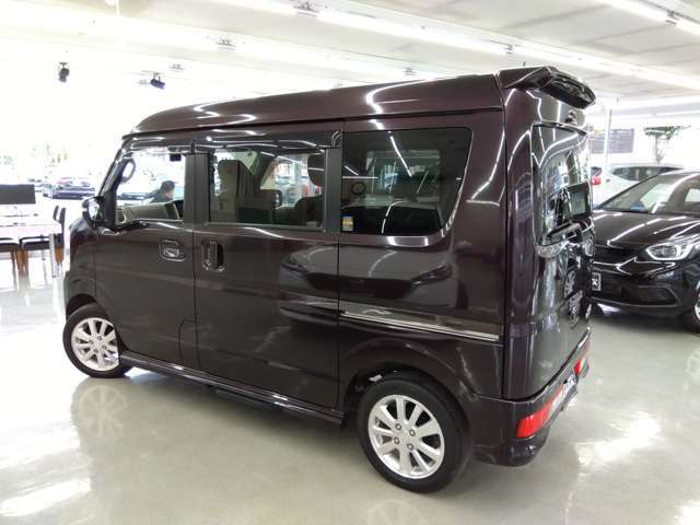 ■札幌ホンダ南郷店の明るいショールーム内でゆっくりお車をご覧いただけます！事前にご連絡頂けますとスムーズにご案内できます