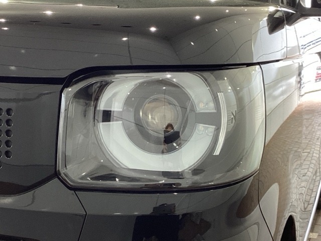 LEDヘッドライトは、点灯の瞬間から最大光量を発揮し、突然暗くなるトンネルなどでの安定感を高めます。