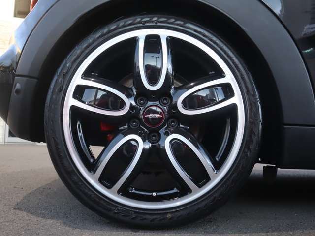 純正18インチアロイホイールJohnCooperWorksカップスポーク2トーン　リア205/40R18　レッドキャリパー