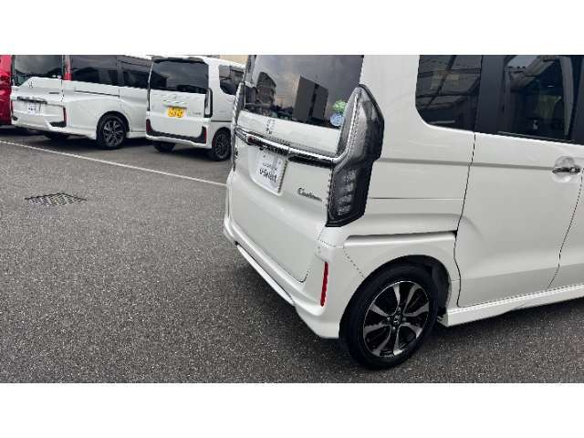 HONDAならではの技術で、低くて平らなフロアを実現。どなたでもスムーズに乗り降りできるよう配慮しています。
