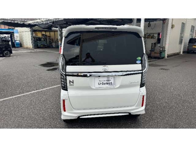 当社自慢のお車です。横にこの車のセールスポイントを、複数の写真と説明でアピールしてあります！まずはご覧になってください。いろんなところをチェックできますよ。