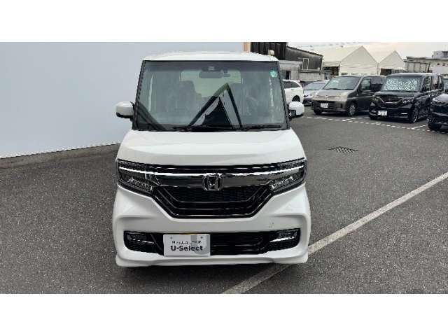 新しく入庫いたしました！当社自慢のお車です。横にこの車のセールスポイントを、写真と説明でアピールしてあります！まずはご覧になってください。いろんなところをチェックできますよ。