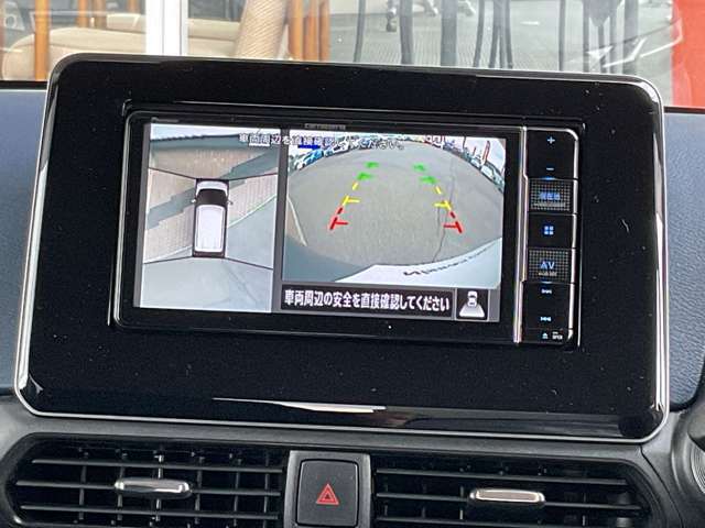 アラウンドビューモニターで車庫入れも安心です