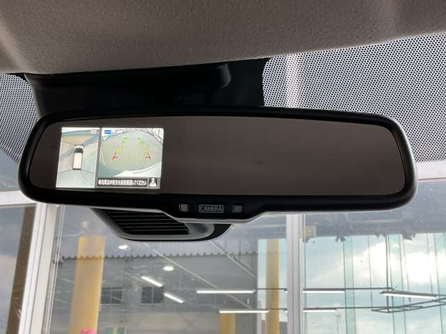 アラウンドビューモニター付きで、全方位確認ができますので車庫入れも安心です