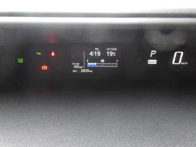 ご納車後も安心なプレミアム保証をご提案いたします。ナビや電装品、エアコンなども含めた600項目の充実した保証内容と安心のロードサービス付帯でサポートいたします。詳細はお尋ねください。