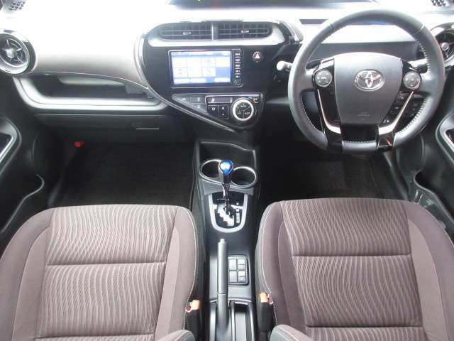 ご納車後も安心なプレミアム保証をご提案いたします。ナビや電装品、エアコンなども含めた600項目の充実した保証内容と安心のロードサービス付帯でサポートいたします。詳細はお尋ねください。