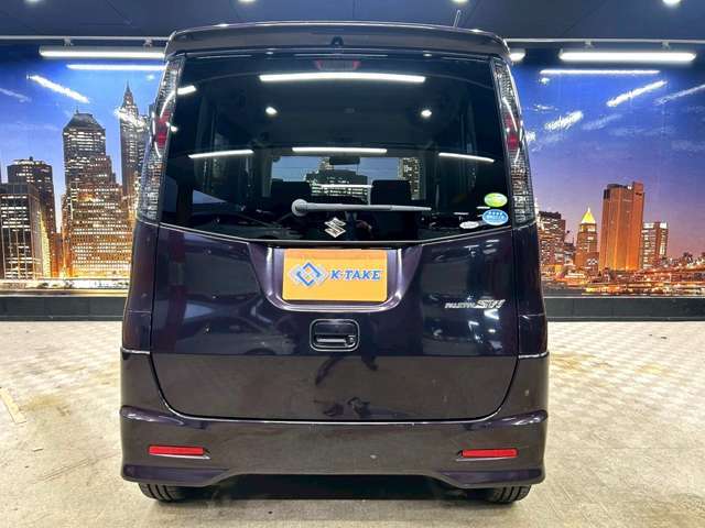 キッズスペースもございますので、お子様連れの方でも安心してお車を見て商談できます♪